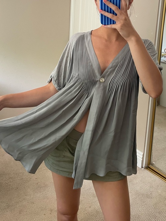 Elizabeth and James Tops - Elizabeth and James Gray Tee